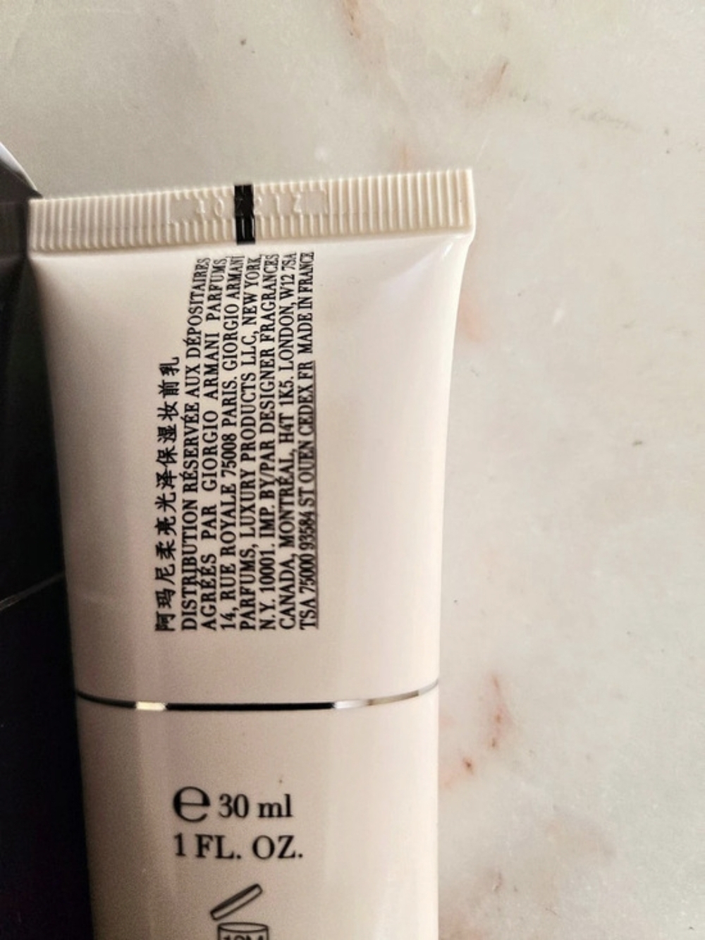 Giorgio Armani Luminous Silk Hydrating Primer 30ml | Luxury Face Primer for 24H - Picture 8 of 8